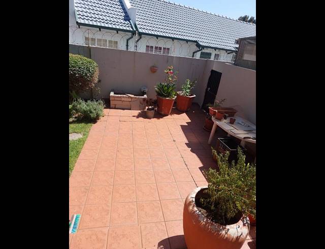 2 BEDROOM TOWNHOUSE FOR SALE IN BERGBRON